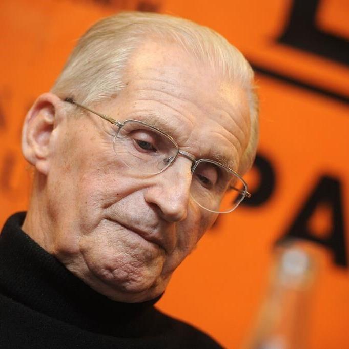 Lubomir Strougal, Czechoslovak communist leader, dies at 98